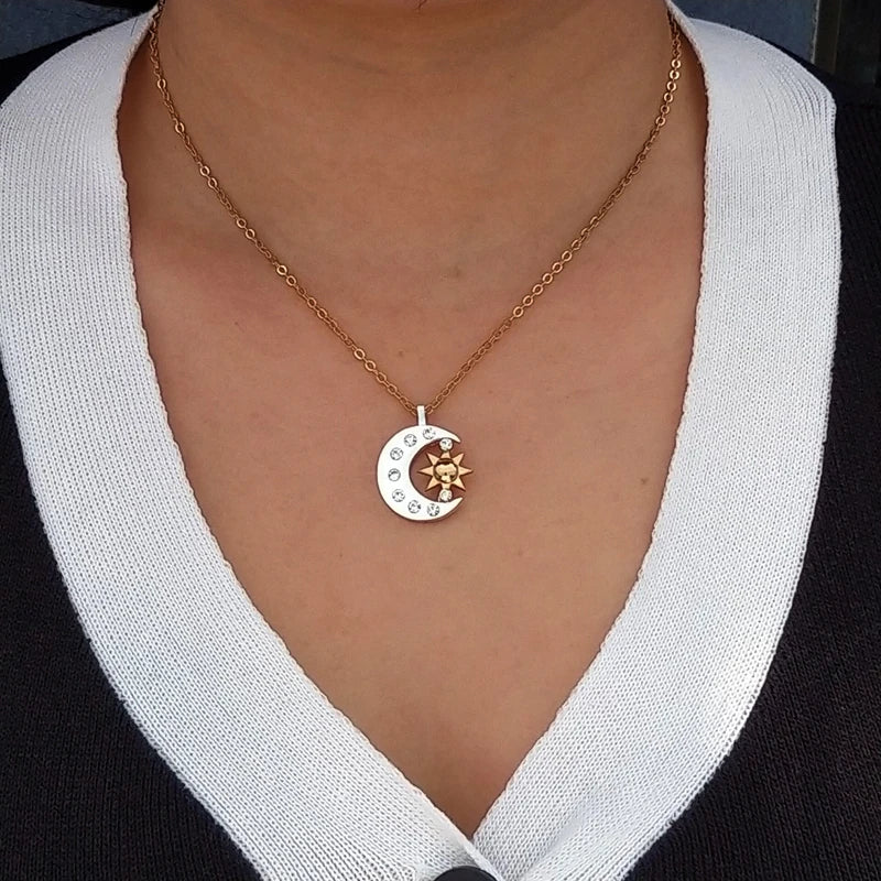 Colar Dourado Lua e Estrela com Pingente Solar