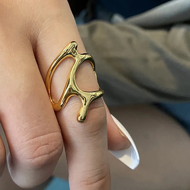 Conjunto de Anéis Geométricos Dourados para Mulheres