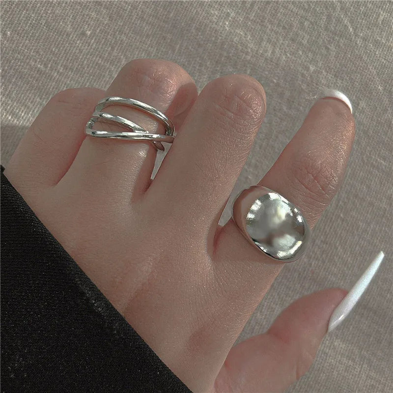 Conjunto de Anéis Geométricos Dourados para Mulheres
