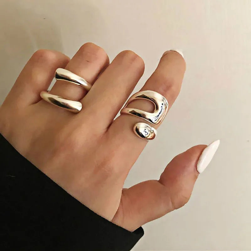 Conjunto de Anéis Geométricos Dourados para Mulheres