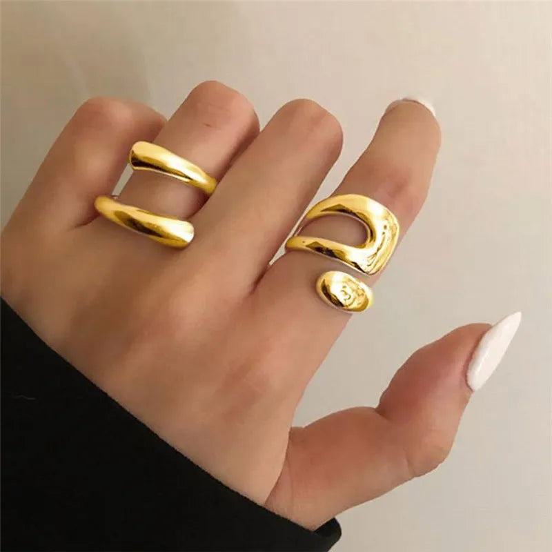Conjunto de Anéis Geométricos Dourados para Mulheres
