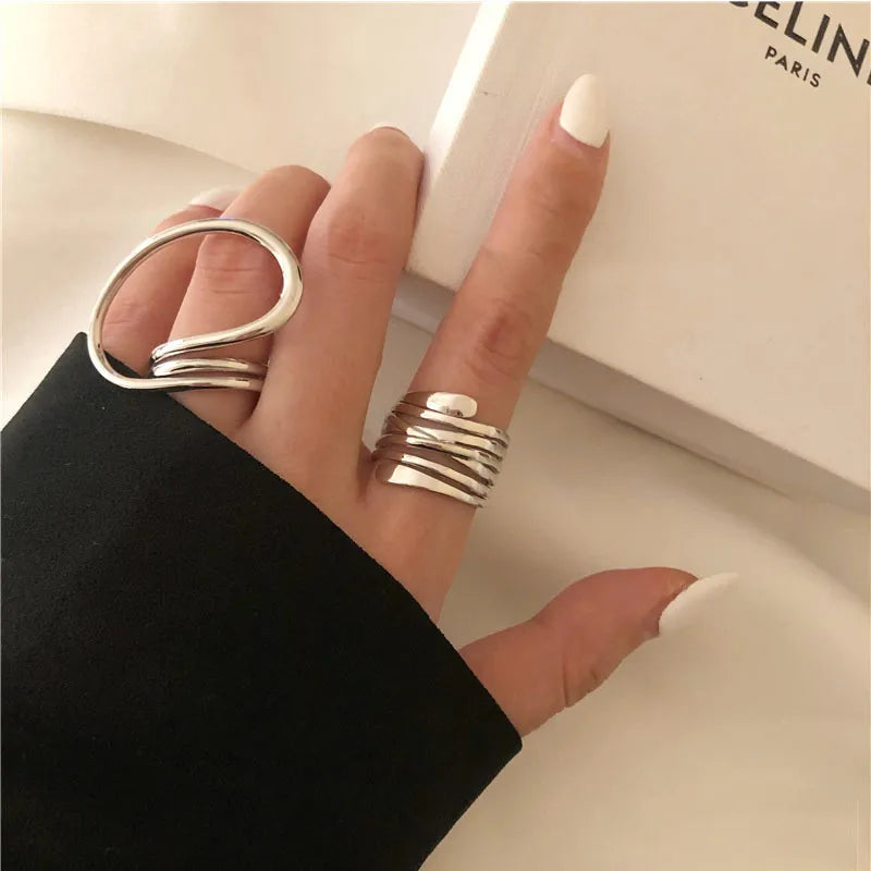 Conjunto de Anéis Geométricos Dourados para Mulheres