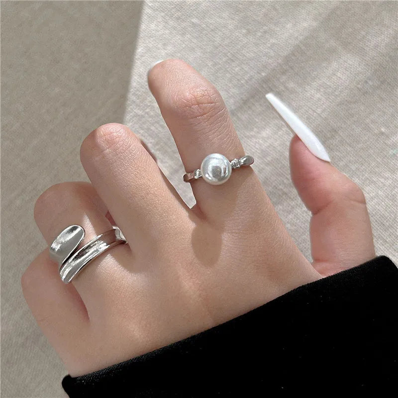 Conjunto de Anéis Geométricos Dourados para Mulheres
