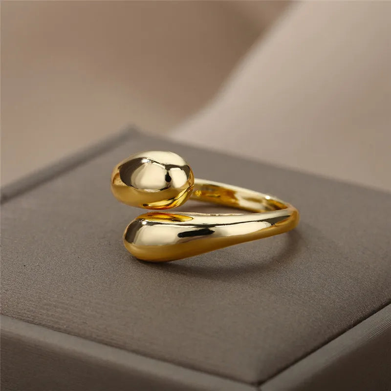 Conjunto de Anéis Geométricos Dourados para Mulheres