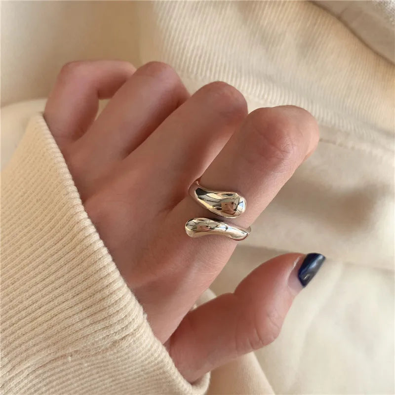Conjunto de Anéis Geométricos Dourados para Mulheres